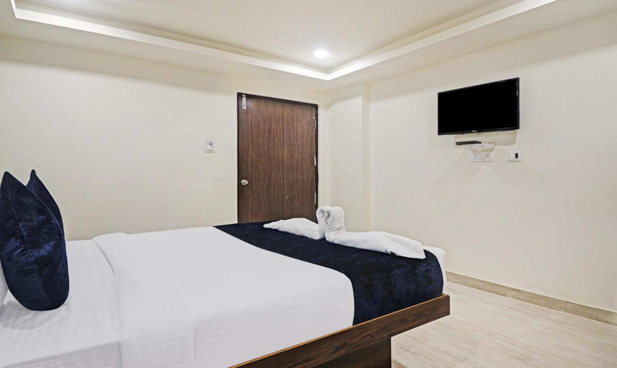Hotel Bright Airport Zone Shamshabad Eksteriør billede