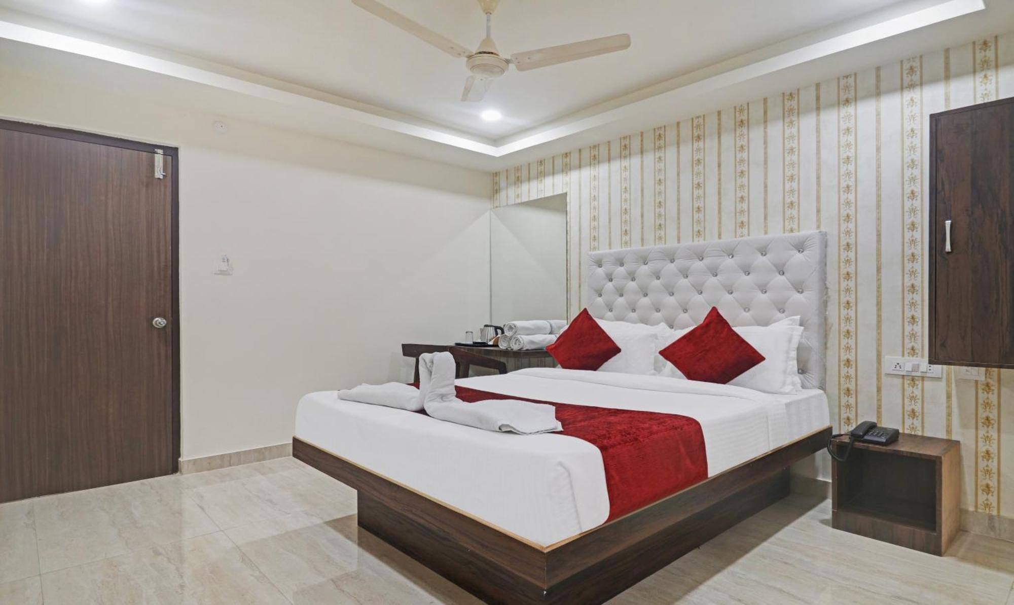 Hotel Bright Airport Zone Shamshabad Eksteriør billede
