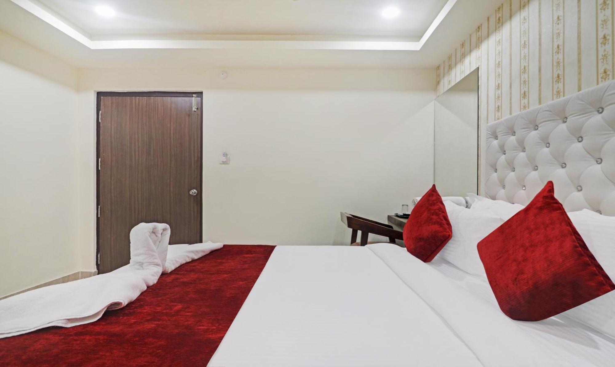Hotel Bright Airport Zone Shamshabad Eksteriør billede