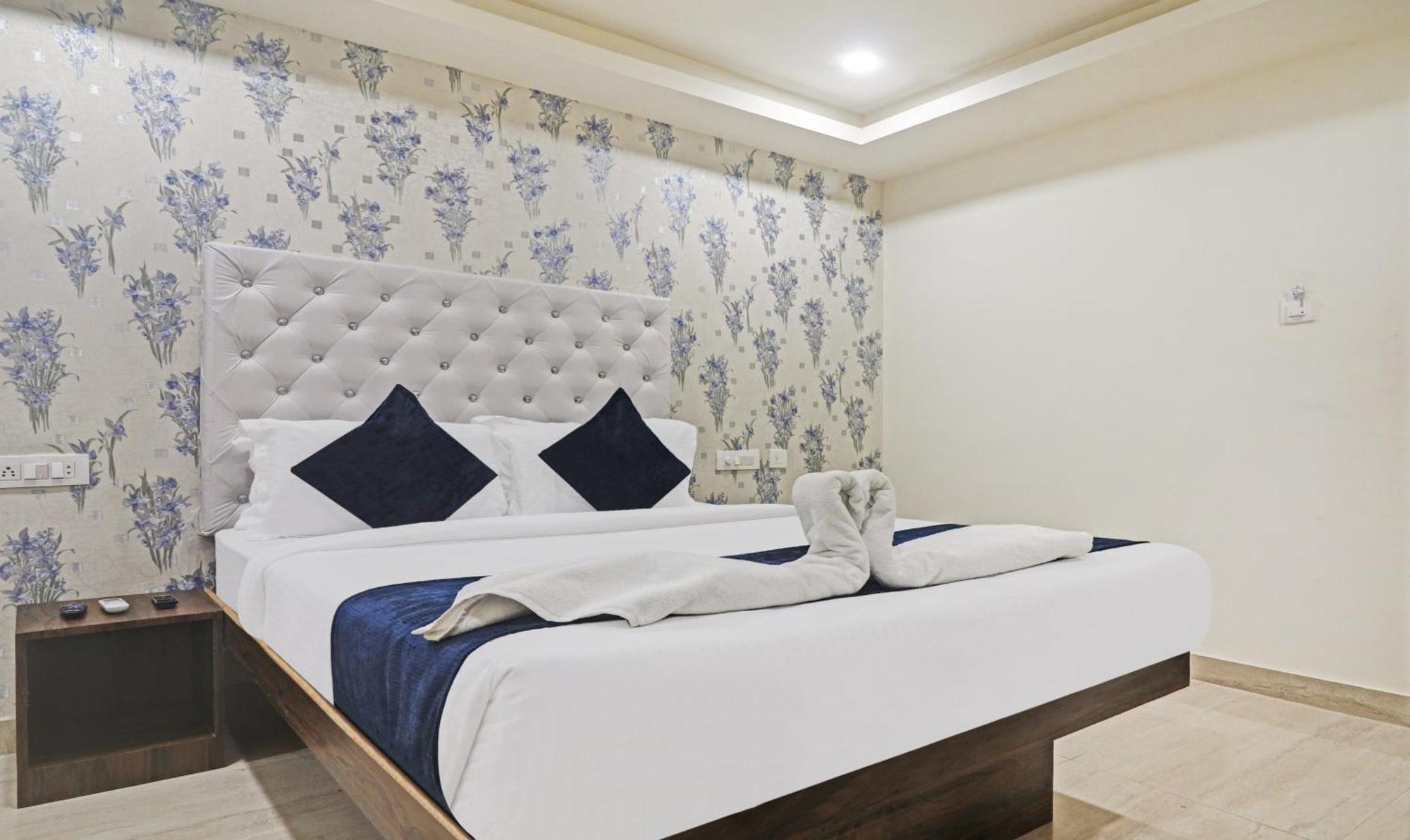 Hotel Bright Airport Zone Shamshabad Eksteriør billede