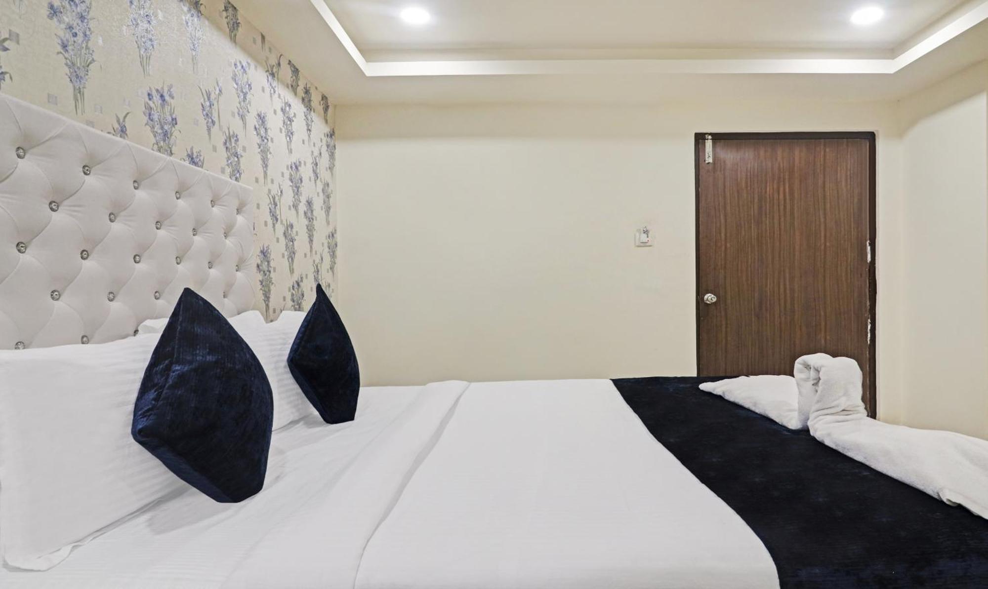 Hotel Bright Airport Zone Shamshabad Eksteriør billede